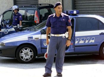 Truffano e rapinano una tossicodipendente ad Alessandria, tre denunciati dalla Polizia di Stato