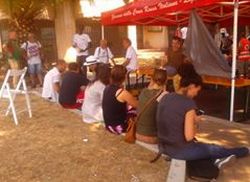 Tortonesi in viaggio a Ventimiglia per portare solidarietà e aiuti ai profughi. Le immagini