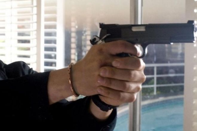 Tortona, armati di pistola rapinano il rivenditore di moto e scappano. Stranieri?