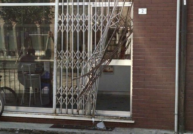 Assaltano il bar Fiorentina di Carbonara e fanno danni per oltre 4 mila 500 euro. Parla la proprietaria