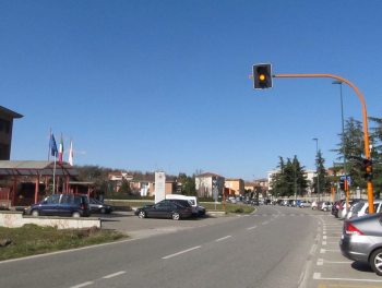 A Casale nuovo semaforo aPozzo Sant’Evasio: da domani in funzione l’alt a chiamata