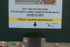 “Se il tuo amico a 4 zampe ha lasciato sporco ricordati di pulire”  ma a Tortona i sacchetti non ci sono