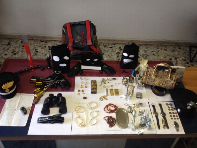 Valenza, i carabinieri bloccano due ladri di appartamento