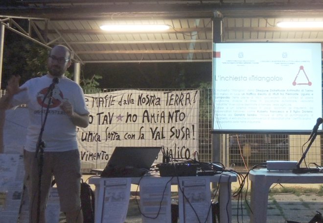 Tortona piena di veleni, i No-Tav informano i cittadini sui gravi rischi per la salute mentre scorrono i nomi dei 50 indagati