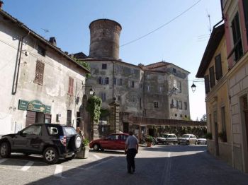 Piuttosto che aggiustare 40 metri di tubo a Roccagrimalda ne interrano 300 con più spese