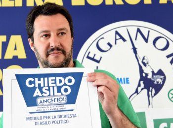 Pensieri: profughi e migranti, la Lega Nord di Tortona scende in piazza, si siede e… sta zitta!