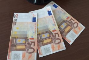 Alessandria, padre e figlio denunciati per spendita di soldi falsi