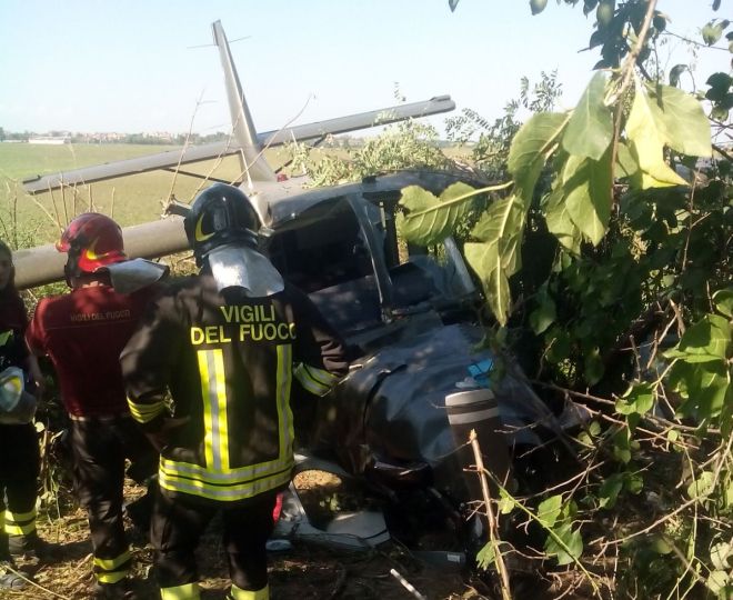 Casale, rimosso l’aereo caduto, confermati gli 11 feriti fra cui un ragazzo, uno grave
