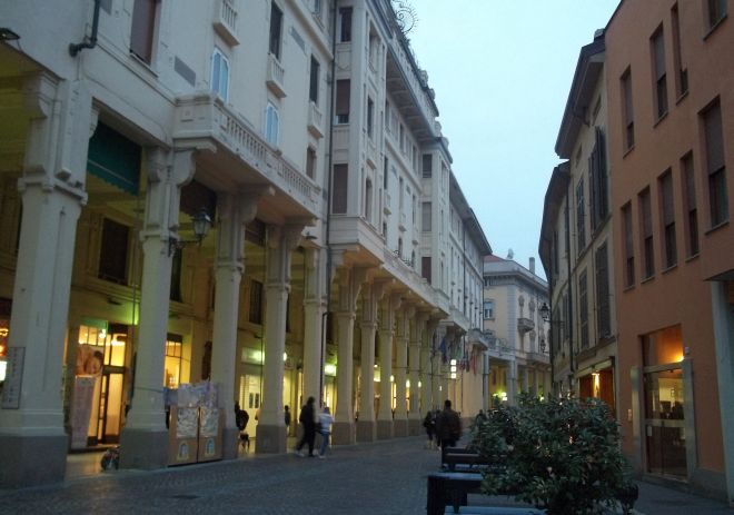 L’esperienza di un commerciante tortonese con gli stranieri che la fanno da padroni