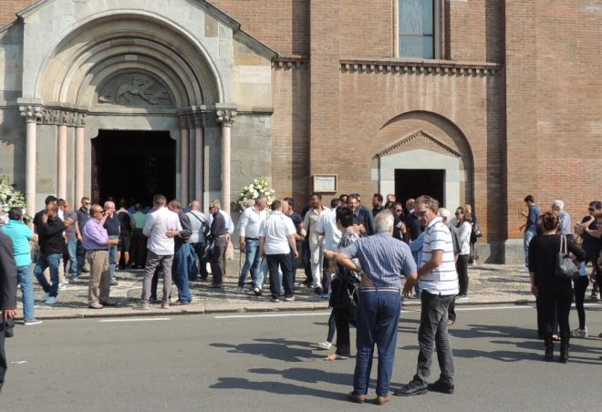 Camionista castelnovese muore schiacciato dall’auto in Meridione. Giovedì il funerale in parrocchia