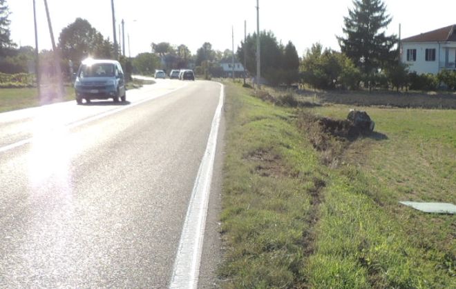 Annalisa e Riccardo sono morti andando a sbattere contro l’unico masso della zona. Le immagini