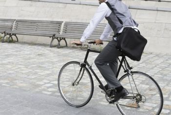 Scappa in bicicletta con la droga, arrestato dai carabinieri in Alessandria