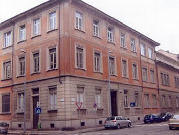 Ad Alessandria cambia la viabilità davanti alla scuola in via Galileo Galilei