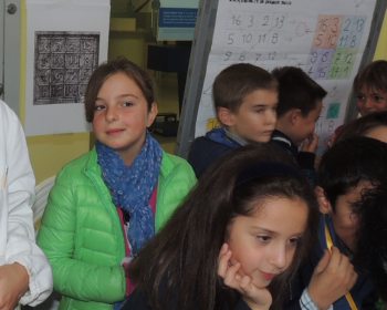 Un successo le bancarelle scientifiche a Tortona. Le immagini