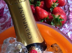 Alessandria, tre romeni denunciati per ricettazione di pinoli e champagne