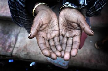 Spiegate a migranti e profughi dove si trova il municipio così non chiedono l’elemosina