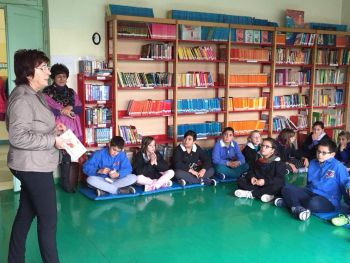 L’assessore Caprioglio impegnata nella promozione della lettura nelle scuole casalesi