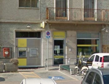 Giovane alessandrino non vuole fare la coda in posta e spacca una vetrata dopo una discussione con la gente