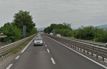 Ubriaco cammina lungo la tangenziale di Alessandria  e rompe l’auto dei Carabinieri