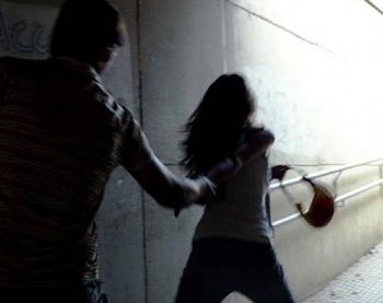 Giovane milanese aggredisce e rapina un’alessandrina in via Pascoli, arrestato