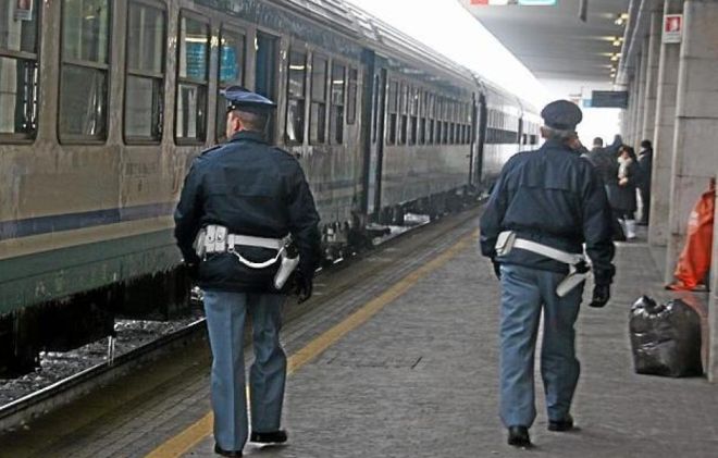 Alessandria, viaggiava sul treno con la droga, fermato dalla Polfer
