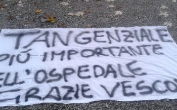 Contestato il vescovo di Tortona che inaugura la tangenziale ma non é andato alla fiaccolata per l’ospedale
