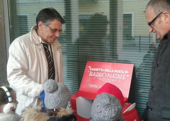 Gli alunni della scuola d’infanzia “De Amicis” di Alessandria hanno imbucato le letterine a Babbo Natale