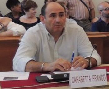 Pensieri: ma quando mai si é sentito un consigliere di maggioranza che chiede al sindaco di ascoltare l’opposizione?