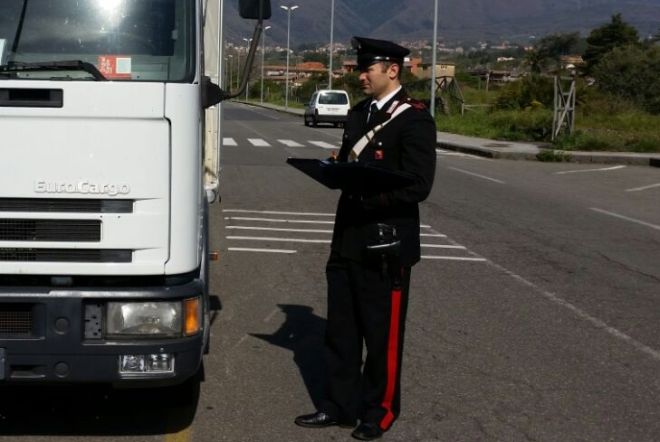 Tortona, armati di pistola assaltano il camion e rubano profumi per decine di migliaia di euro