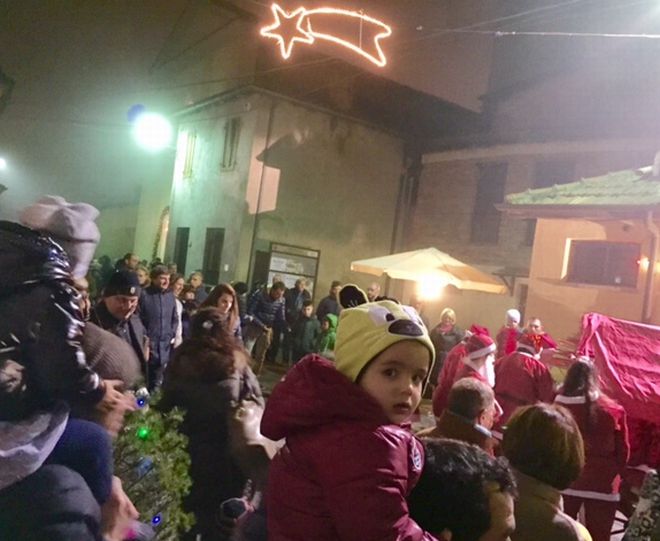 Oltre 400 bambini al Natale organizzato dalla Soms di Vho. Le immagini
