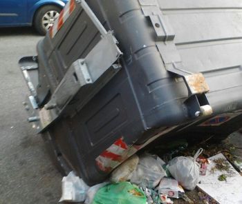 Giovane alessandrino ubriaco travolge cassonetti ed esce fuori strada con l’auto