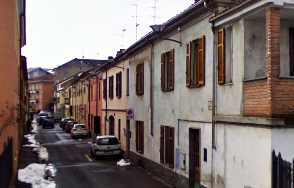 Auto danneggiate in via Leonardo da Vinci a Tortona. Un caso o deliberato atto di vandalismo?