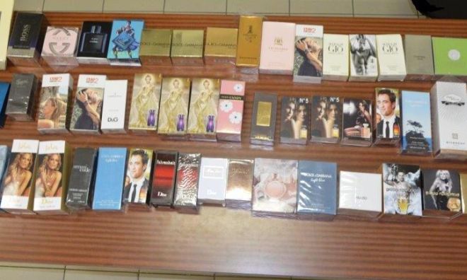 Alessandria, vende falsi profumi di marca a 20 euro, denunciato