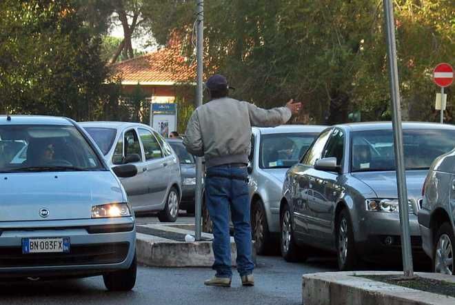 Parcheggiatori abusivi e vandali nel mirino di Forza Nuova