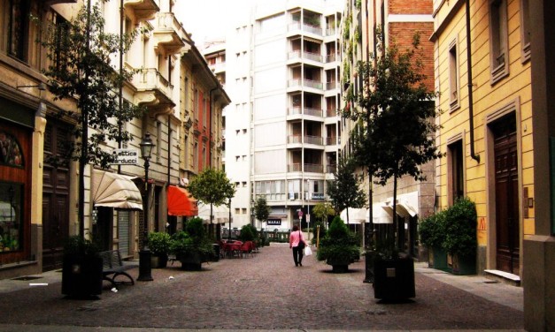 Tortona, straniero blocca una donna in via Carducci che non vuole dargli l’elemosina