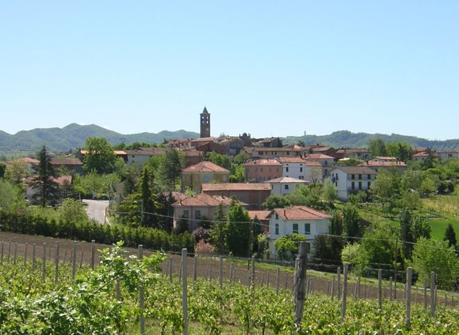 La pro Loco di Cerreto Grue cerca bancarelle e artisti da strada per la festa di maggio