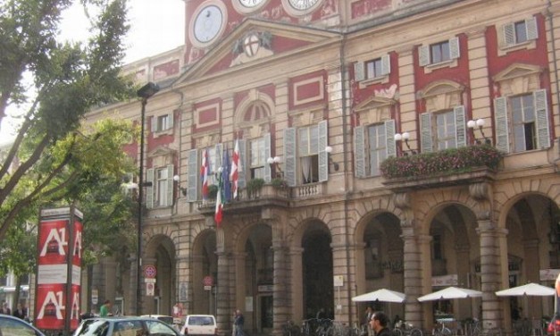 Il Comune di Alessandria provvederà a tagliare gli alberi in piazzale Berlinguer