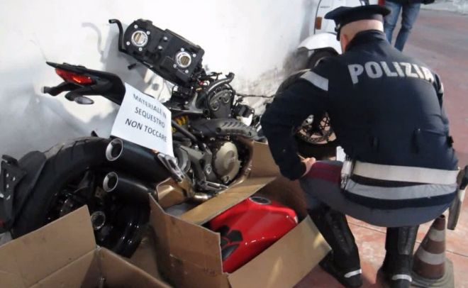 Ovada, la Polstrada arresta 5 corrieri di moto rubate e recupera 20 veicoli