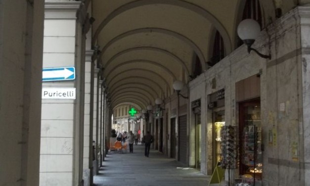Piccole Storie Tortonesi: aprire i negozi a Tortona il giovedì sera senza darne notizia a tutti, è inutile