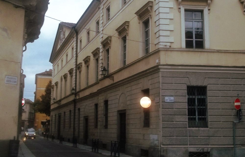 I bambini tortonesi vanno a teatro con la Coltelleria Einstein a vedere Cappucetto Rosso