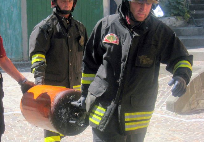 Un bombola che perde rischia di provocare un’esplosione in un palazzo a Novi Ligure