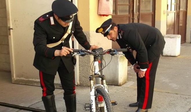 Alessandrino di 15 anni ruba la bicicletta ad un carabiniere, arrestato