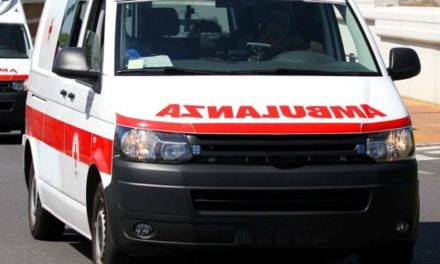 Alessandria, donna precipita dal balcone dell’Università e muore