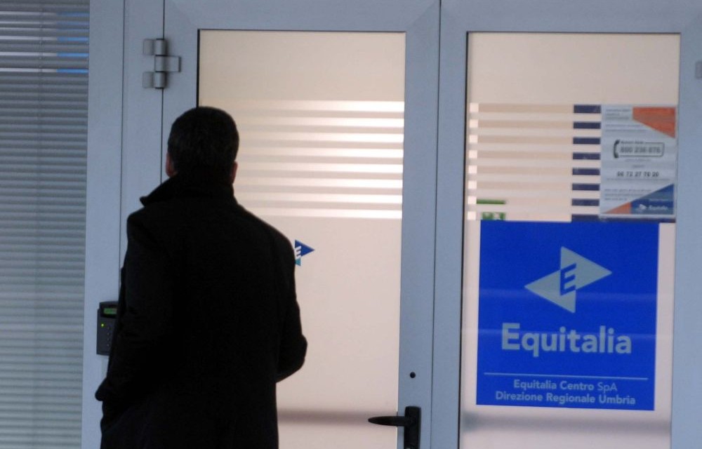 I genitori tortonesi non pagano le rette, il Comune in credito di 3.400 euro si rivolge ad Equitalia