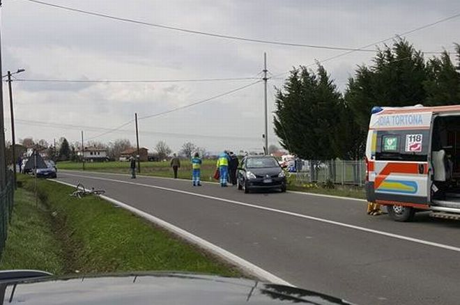Giovane ciclista investito a Casalnoceto e ricoverato in ospedale a Tortona