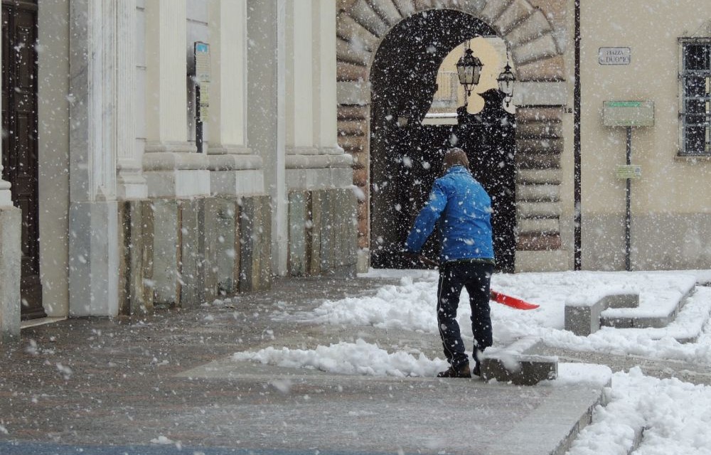 Le immagini di Tortona sotto la neve. Tanti interventi dei pompieri