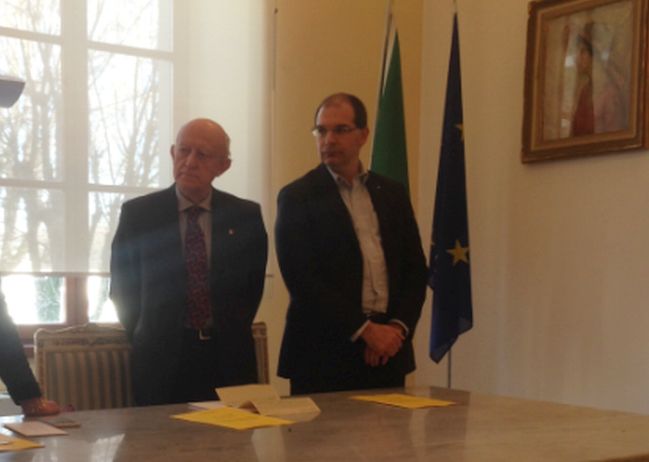 Tortona, il Rotary dà 6.500 euro al Comune per aiutare le famiglie meno abbienti