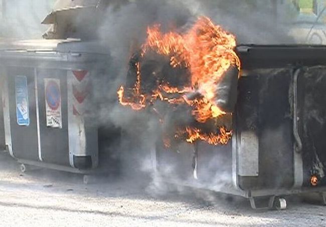 Alessandria, individuato un piromane dei cassonetti. E’ un italiano di Lucca. Era in città e non sapeva cosa fare…..