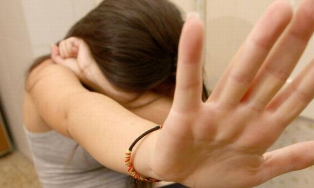 Imperia, rompe un ombrello sulla schiena della ex fidanzata e minaccia anche l’ ex suocera, arrestato