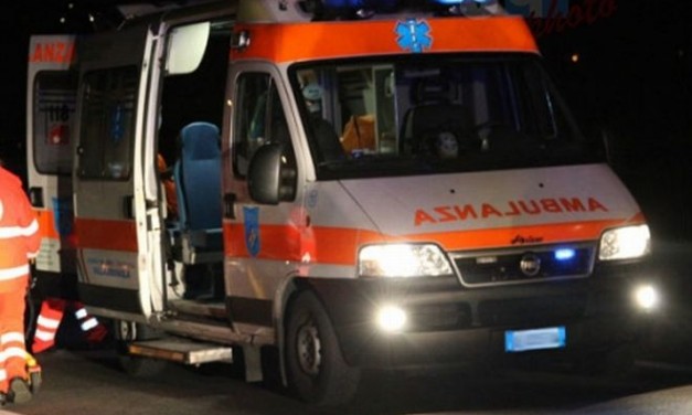 Due giovani fuori strada con la moto ad Olivetta San Michele